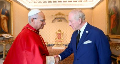 Papa León XIV y rey Carlos III rezan juntos en la Capilla Sixtina