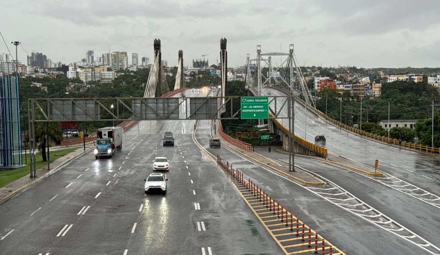 Diferentes avenidas de SD registran poco tránsito por lluvias de tormenta Melissa