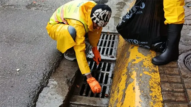 Brigadistas Alcaldía DN trabajan para mitigar los efectos de las lluvias