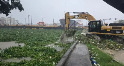 MOPC cierra provisionalmente el Puente Flotante por acumulación de materiales en el río Ozama