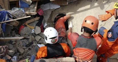 Rescatistas siguen búsqueda tras derrumbe de internado en Indonesia, con 91 desaparecidos