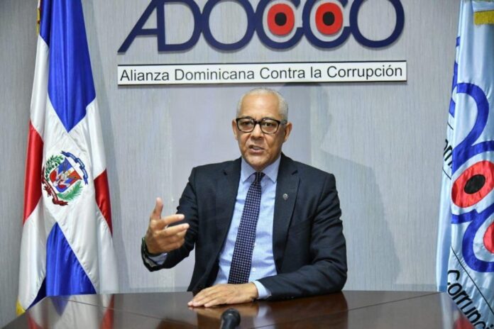Adocco denuncia irregularidades en contrato de licencias del Intrant