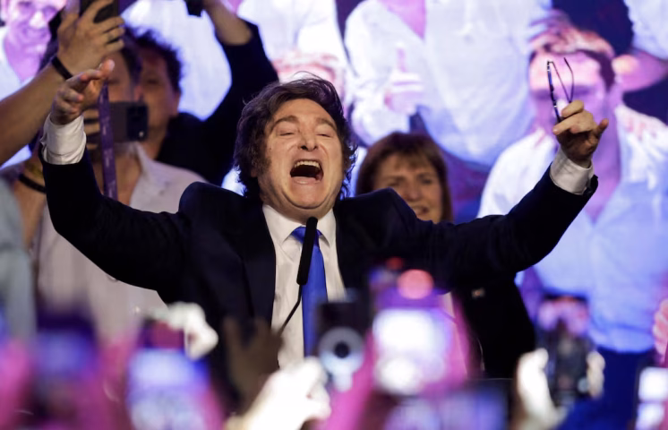Javier Milei logra histórica victoria en las elecciones legislativas argentinas