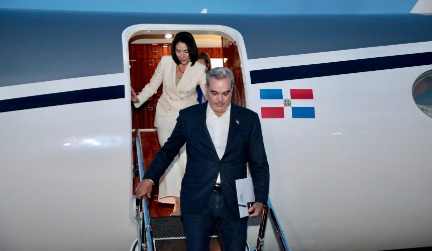 Presidente Abinader viaja a México para cumplir compromisos familiares