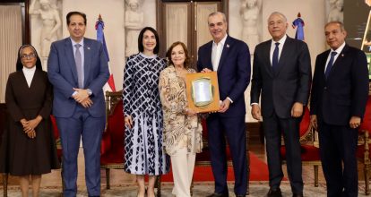 Presidente Abinader entrega premios de la sexta edición de Adulto Mayor del Año