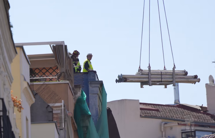 Un edificio colapsa en el centro de Madrid: hay varios heridos