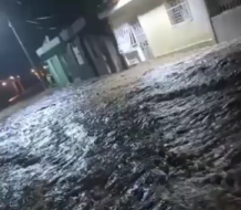 Se desbordan cañadas en Baní y provocan inundaciones en Las Colinas y 30 de Mayo