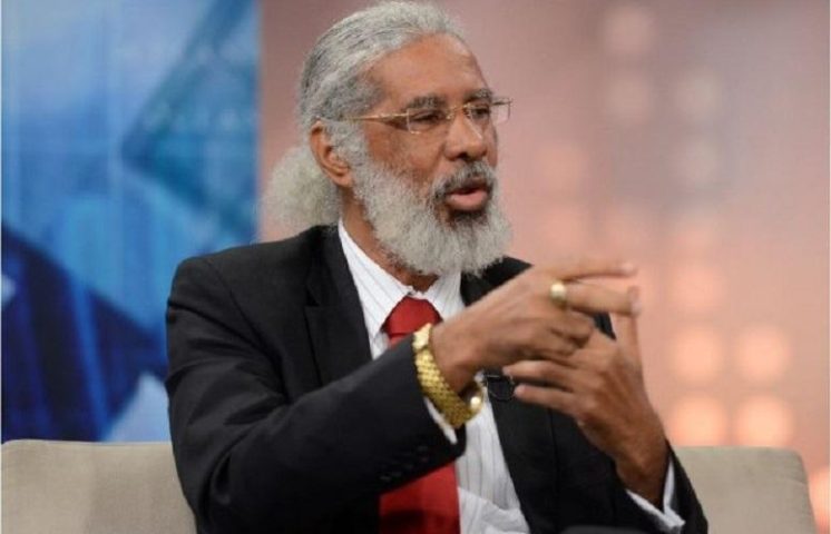 Hubieres anuncia no habrá aumento de pasaje