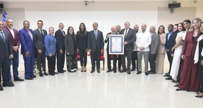 Senado de la República reconoce al comunicador Jochy Santos por sus 50 años de trayectoria