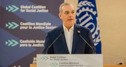 Abinader alerta sobre baja participación femenina en el empleo y llama a cerrar brecha de género