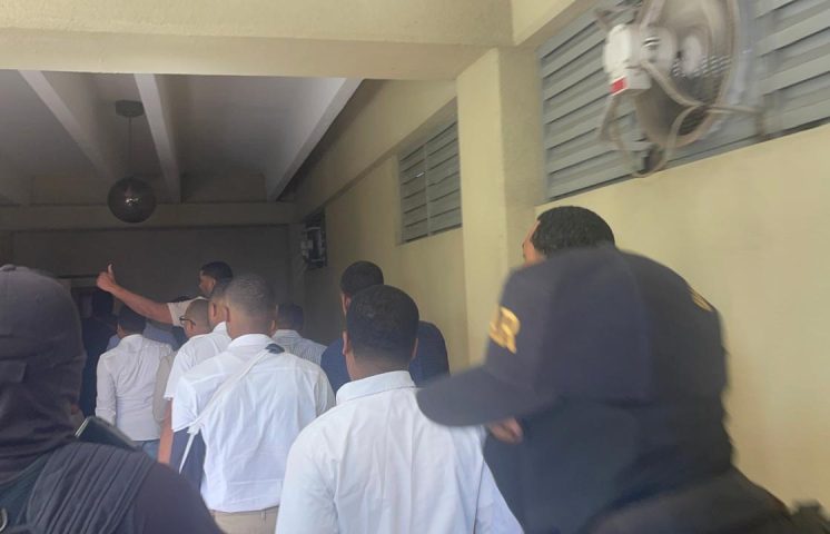 Aplazan audiencia de coerción contra 11 policías acusados de masacre en La Barranquita
