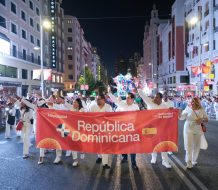 RD brilla con su carnaval en la “Cabalgata de la Hispanidad 2025” en Madrid