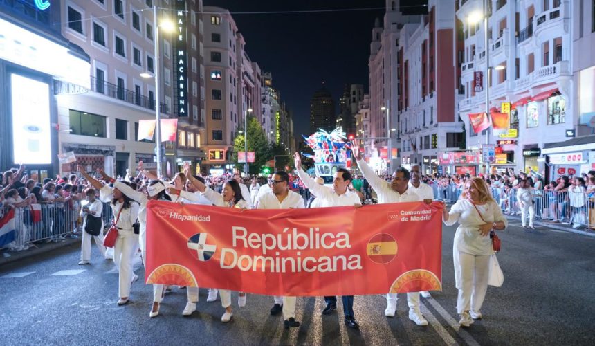 RD brilla con su carnaval en la “Cabalgata de la Hispanidad 2025” en Madrid