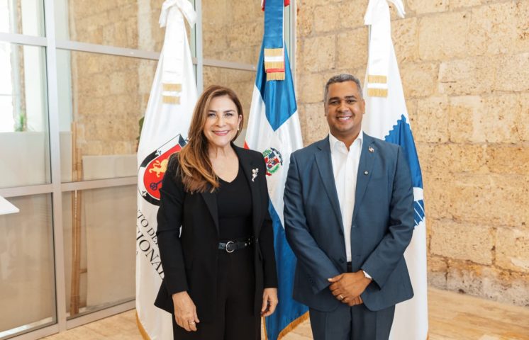 INPOSDOM y Alcaldía del DN rinden homenaje histórico a Salomé Ureña con emisión postal conmemorativa