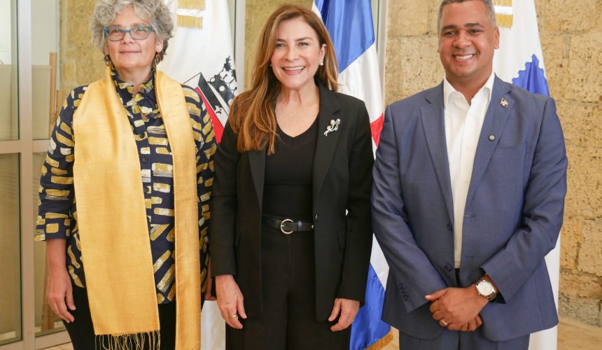 INPOSDOM y Alcaldía del Distrito Nacional rinden homenaje histórico a Salomé Ureña con emisión postal