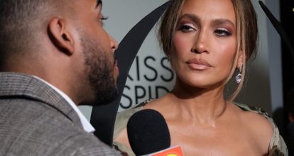 Dominicano Bryan Mejía entrevista a Jennifer López en la premier de “El Beso de la Mujer Araña”