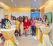 Emporio de Belleza Clinic da la bienvenida a la Navidad con un emotivo encendido de su árbol navideño