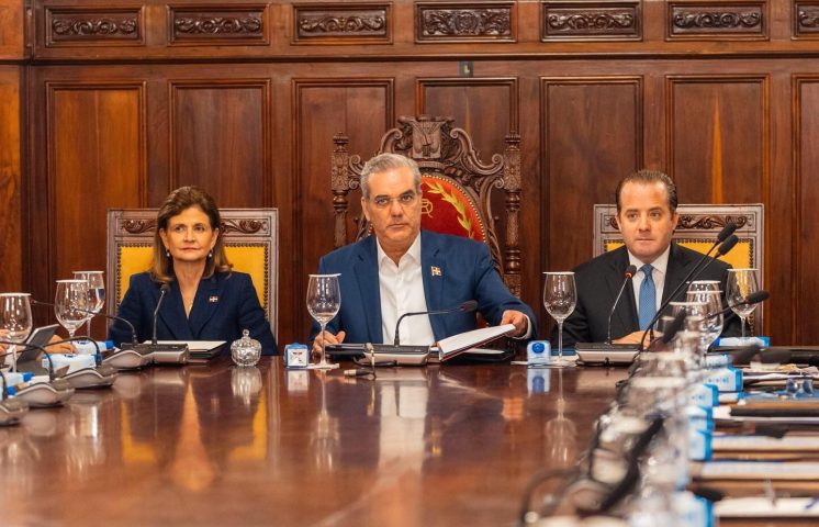 Senado deja sobre la mesa aprobación de reforma laboral y elimina propina obligatoria del 10 % a delivery