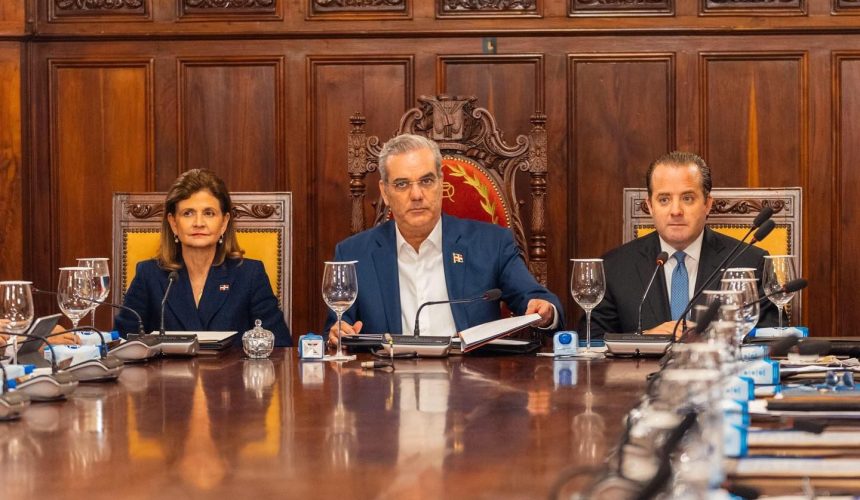 Senado deja sobre la mesa aprobación de reforma laboral y elimina propina obligatoria del 10 % a delivery