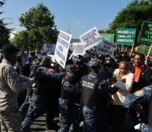 Agropecuarios protestan frente al Ministerio de Agricultura 
