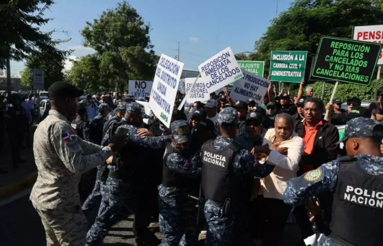 Agropecuarios protestan frente al Ministerio de Agricultura 