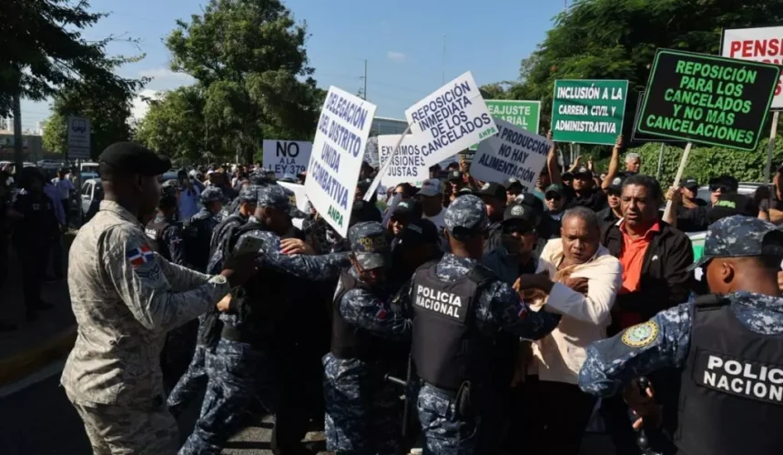 Agropecuarios protestan frente al Ministerio de Agricultura 