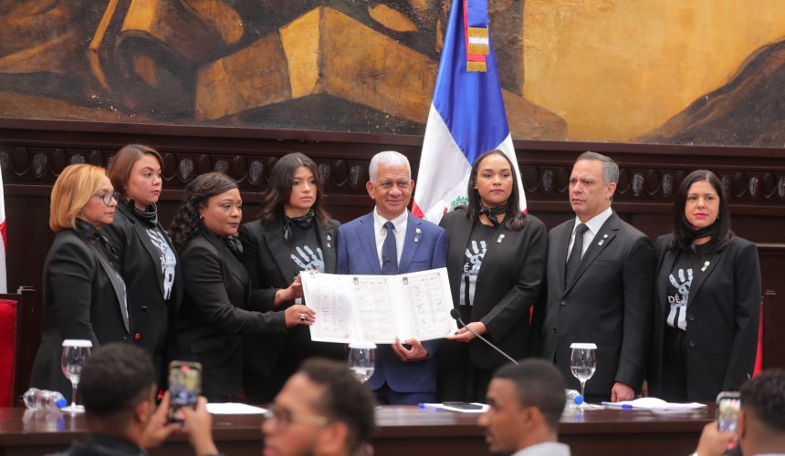 El Congreso Nacional lanza la Reforma Integral “Déjala Ir” para erradicar los Feminicidios y Filicidios en RD