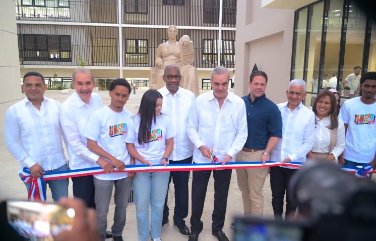 Luis Abinader inaugura centros UASD e ITLA en Cotuí