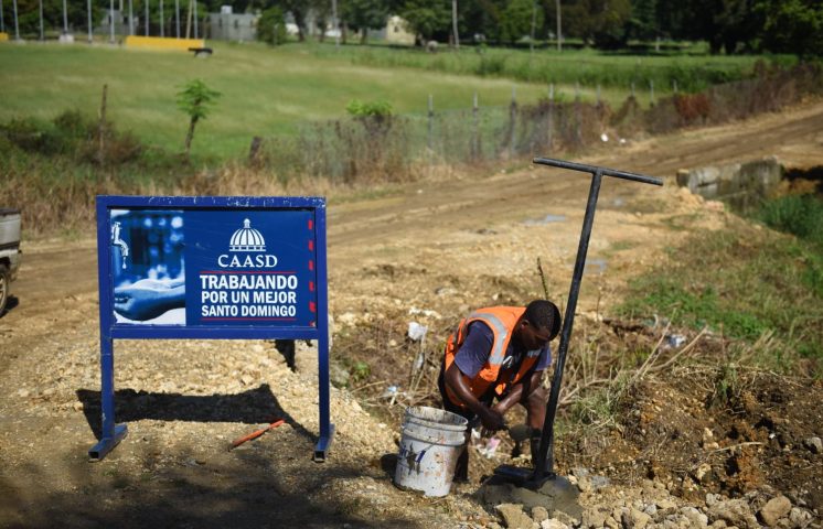 CAASD mejora distribución de agua potable en Santo Domingo Este con nueva válvula en La Batallita