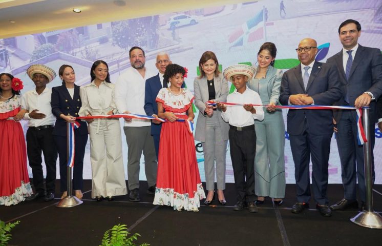 Vicepresidenta Raquel Peña y diputada Daritza Zapata inauguran feria ecoturística Dajabón Vívelo
