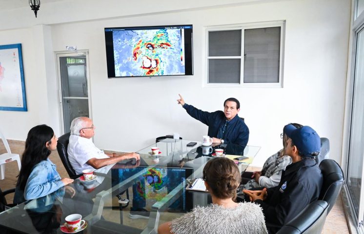 Oficina Senatorial de Santiago coordina acciones preventivas ante la tormenta tropical Melissa