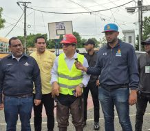 Dío Astacio y Mived visitan casas colapsadas en Karanga
