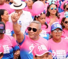 Franklin Romero realiza aporte al Patronato de Lucha Contra el Cáncer del Nordeste