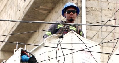 Edeeste continúa los trabajos para mejorar el servicio eléctrico en Los Tres Brazos