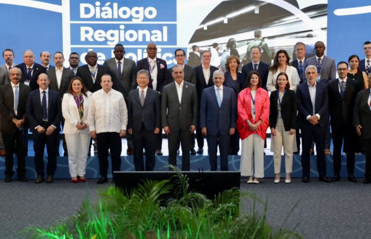 Presidente inaugura Diálogo Internacional de Políticas de Transporte 2025 en Santo Domingo