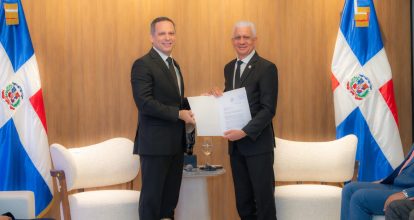 Presidente del Senado recibe de la Suprema Corte de Justicia (SCJ) proyecto que actualiza Ley de Uso de Medios Digitales