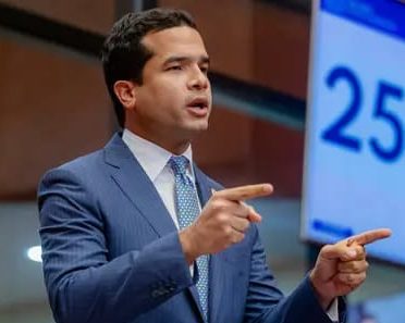 Omar Fernández defiende se libere de impuestos salarios por debajo de RD$52,000