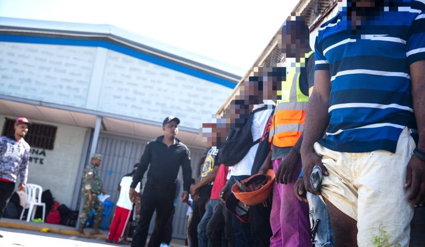 DGM detiene 985 nacionales haitianos irregulares y repatría a otros 790 para controlar inmigración