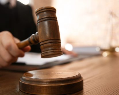 Mandan a prisión a un hombre y una mujer que presuntamente captan niñas para abusarlas sexualmente en Santiago