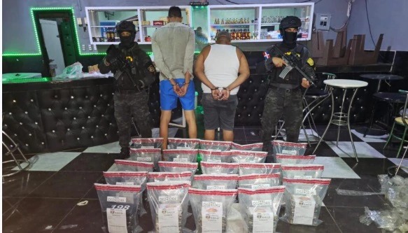 Imponen un año de prisión preventiva a tres integrantes de red internacional de narcotráfico