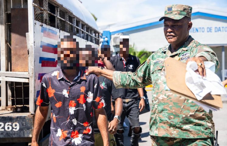 Migración detiene a 990 haitianos y repatria a otros 914 en nuevos operativos