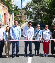 Ministro Collado  entrega 11 calles reconstruidas en Ciudad Colonial