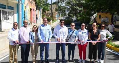 Ministro Collado  entrega 11 calles reconstruidas en Ciudad Colonial