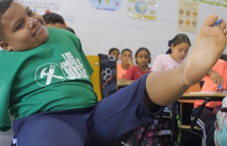 Jonás Sánchez: la fuerza y ternura de un niño que escribe su historia con sus pies y el corazón