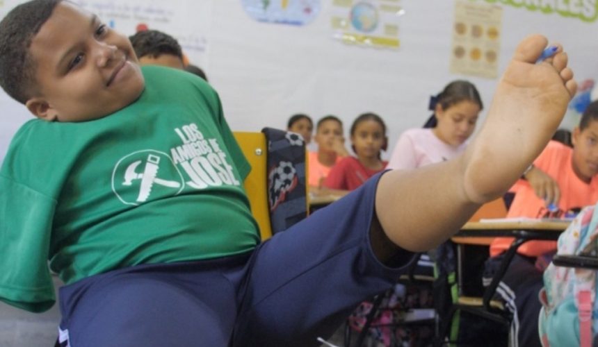 Jonás Sánchez: la fuerza y ternura de un niño que escribe su historia con sus pies y el corazón