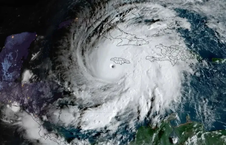 Huracán Melissa baja a categoría 2 en su tramo por el este de Cuba