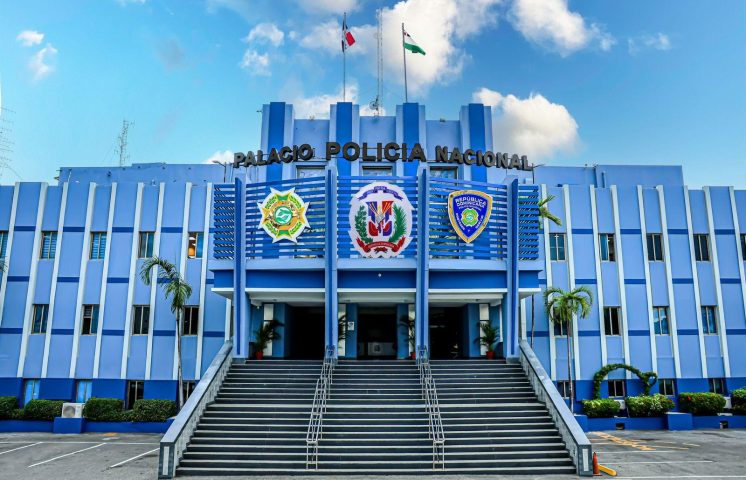 Director general de la Policía Nacional asiste a velatorio de raso fallecido en cumplimiento del deber