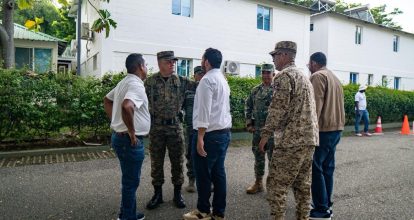 Ministro de Defensa sostiene reunión de alto nivel con directivos de CODEVI y supervisa avances de la verja perimetral fronteriza en Dajabón