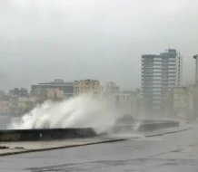 Cuba decreta la fase de «alarma» para sus provincias orientales por el huracán Melissa