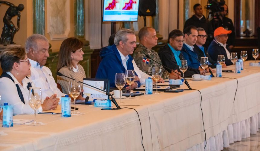 Abinader encabeza reunión de emergencia por tormenta Melissa